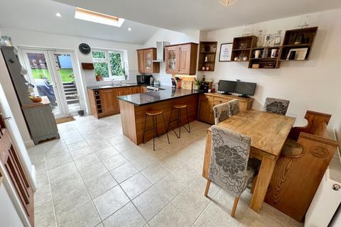 97 Gracemere Crescent, Yardley Wood, Birmingham, B28 0UB