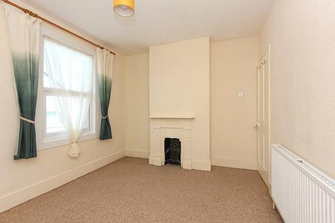 3 bedroom terraced house to rent, Chamberlain Road, Chatham, Kent, ME4