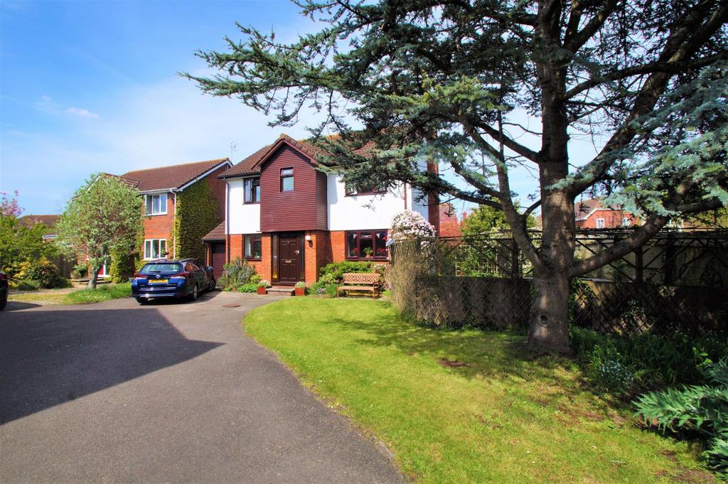 Woodfield Close, BurnhamonSea, Somerset, TA8 4 bed detached house for