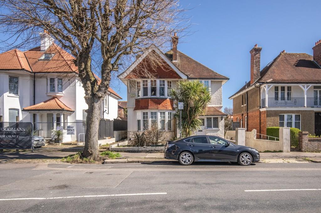 Palmeira Avenue, Hove, BN3 3GF 3 bed flat for sale £625,000