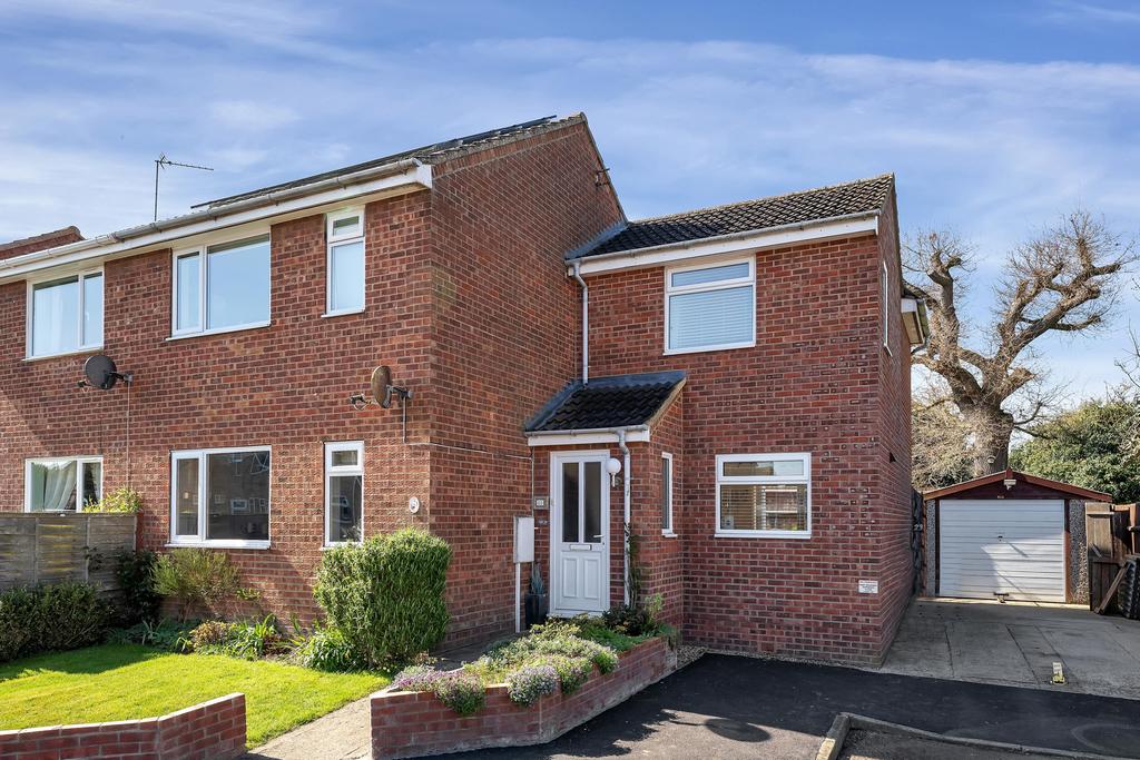 Gainsborough road, Stamford, Stamford Town, PE9 3 bed semidetached