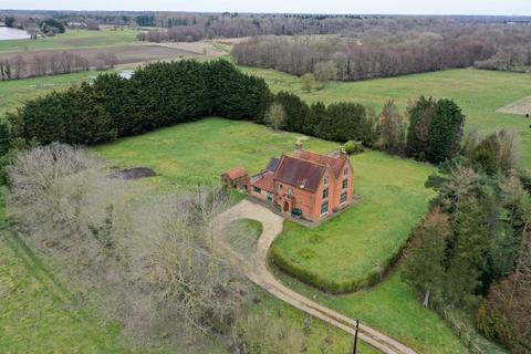 9 bedroom detached house for sale, Illington