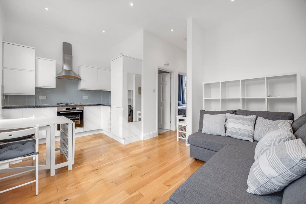 bs Road, London, SW11 1 bed flat £1,750 pcm (£404 pw)