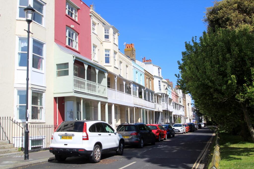 South Terrace, Littlehampton, West Sussex 2 bed flat for sale £189,950