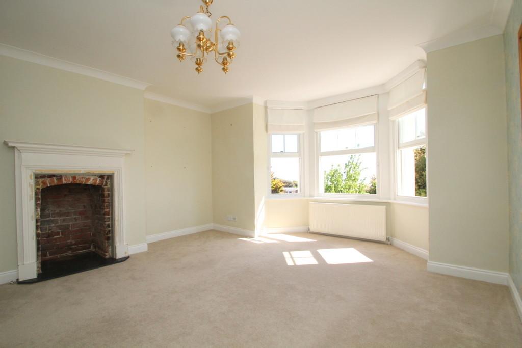 South Terrace, Littlehampton, West Sussex 2 bed flat for sale £189,950