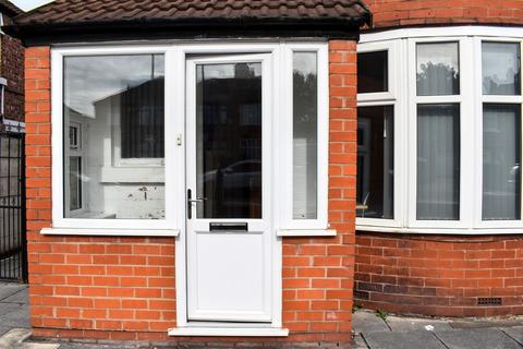4 bedroom semi-detached house to rent, Finchley Road, Manchester