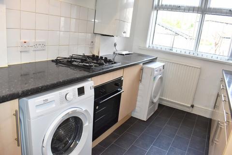 4 bedroom semi-detached house to rent, Finchley Road, Manchester