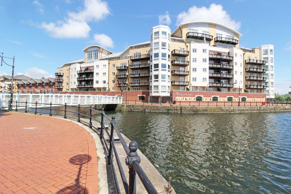 Adventurers Quay Cardiff Bay Bed Apartment Pcm Pw