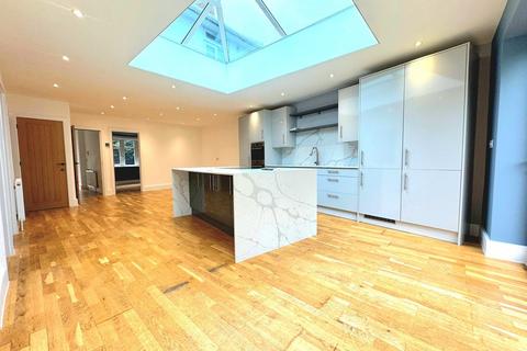 5 bedroom semi-detached house to rent, Boxtree Lane, Harrow Weald
