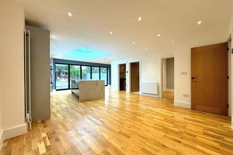 5 bedroom semi-detached house to rent, Boxtree Lane, Harrow Weald