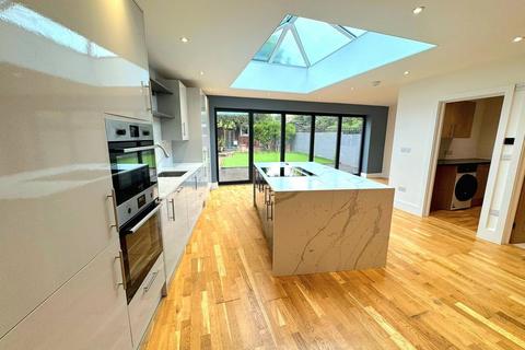 5 bedroom semi-detached house to rent, Boxtree Lane, Harrow Weald