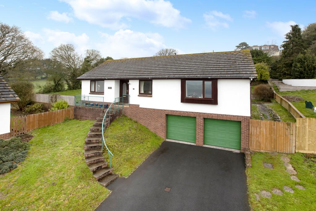 Great Furlong, 3 bed detached bungalow for sale £475,000