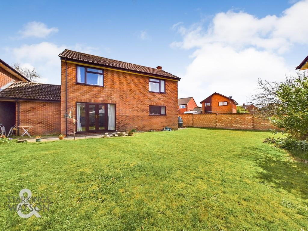 Matthews Close, Tasburgh, Norwich 4 bed link detached house for sale