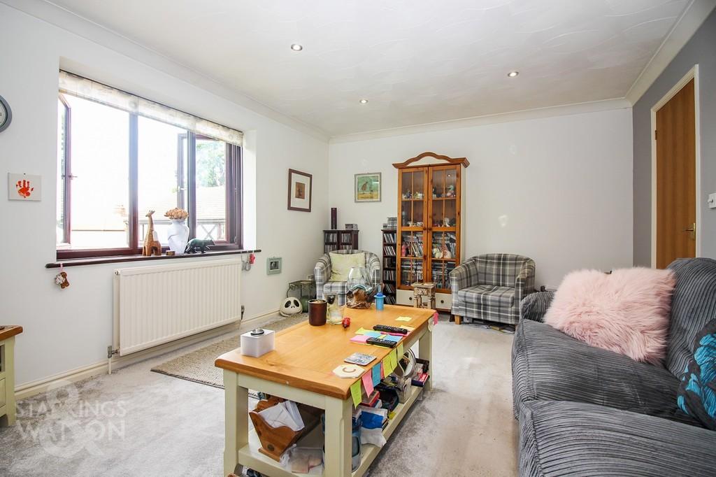 Chapel Court, Globe Lane, Blofield 2 bed apartment £160,000