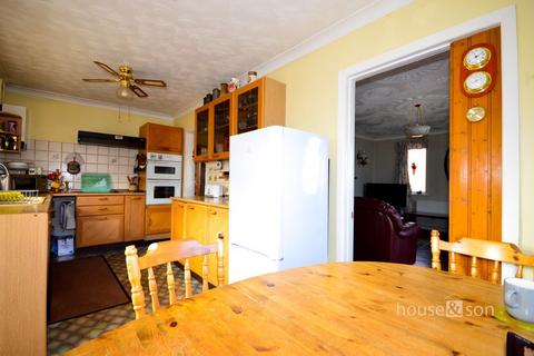 6 Dawn Close, Bournemouth, BH10 4BL