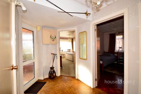 6 Dawn Close, Bournemouth, BH10 4BL