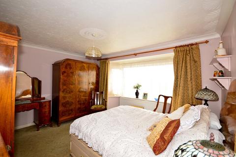 6 Dawn Close, Bournemouth, BH10 4BL