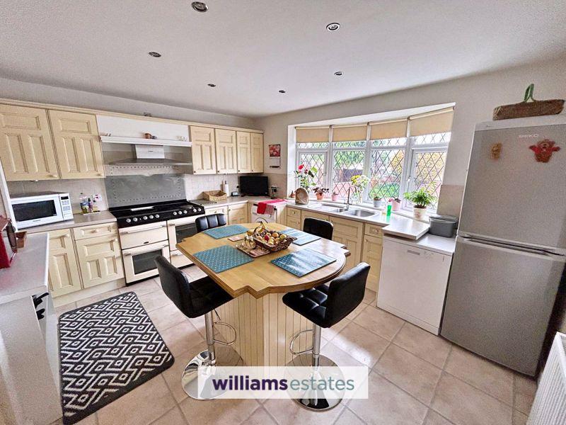 Abergele Road, Rhuddlan 3 bed detached bungalow £239,995