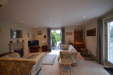 2 bedroom apartment for sale, Wispers Lane, Haslemere Ex Show Apartment - No Onward Chain