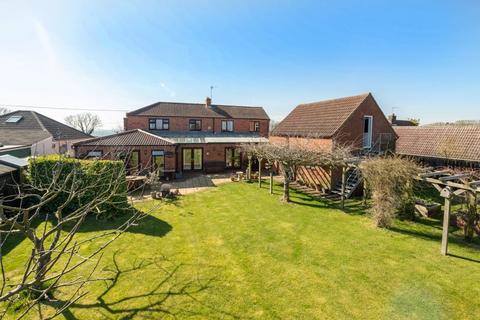 4 bedroom detached house for sale, 6 Lincoln Road, Navenby