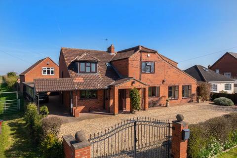 4 bedroom detached house for sale, 6 Lincoln Road, Navenby
