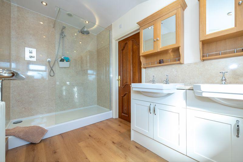 Master en-suite