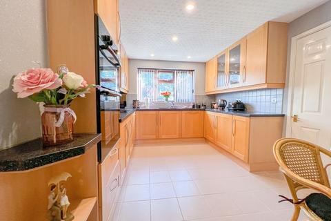 16 Chestnut Close, Streetly, Sutton Coldfield, B74 3EF