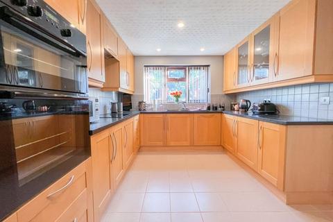 16 Chestnut Close, Streetly, Sutton Coldfield, B74 3EF