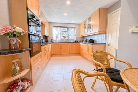 16 Chestnut Close, Streetly, Sutton Coldfield, B74 3EF