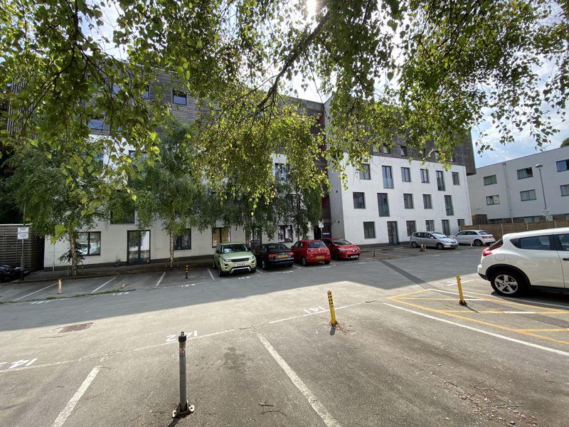 Well Farm Heights, Godstone Road... 1 bed flat £1,050 pcm (£242 pw)