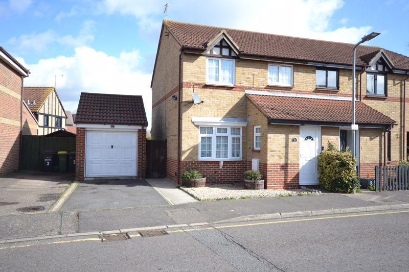 Kestrel Grove, Rayleigh 3 bed semidetached house £375,000