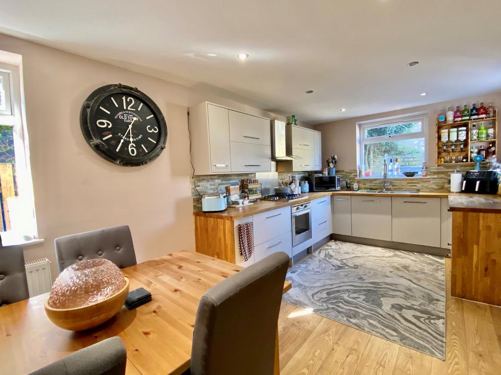 Union Road, Liversedge, WF15 3 bed end of terrace house for sale £175,000