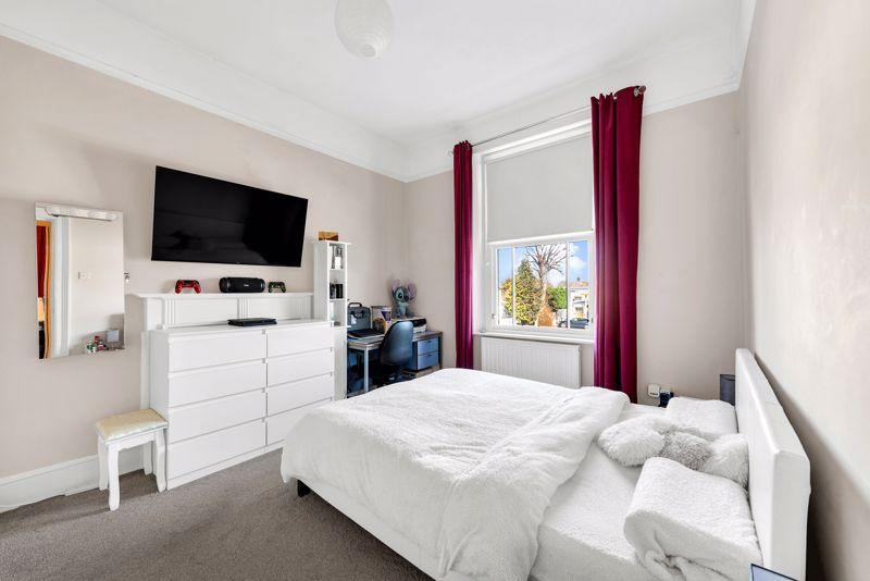 Hastings Road, Bromley 2 bed flat £325,000