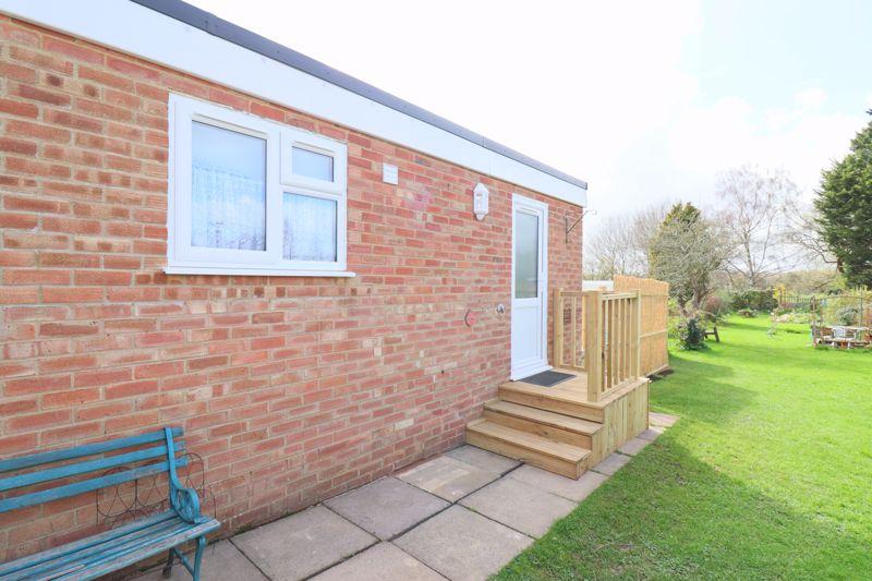 Oxstalls Lane, Gloucester 1 bed detached bungalow £700 pcm (£162 pw)