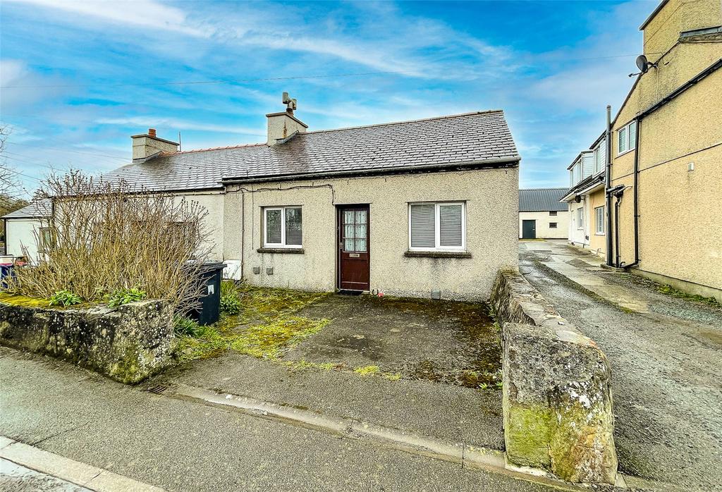 Caergeiliog, Holyhead, Isle of Anglesey, LL65 2 bed bungalow for sale