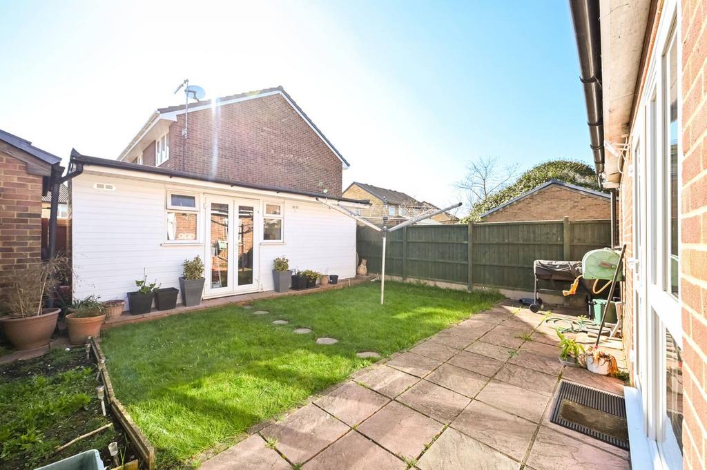 Thatchers Way, Isleworth, TW7 4 bed semidetached house £550,000