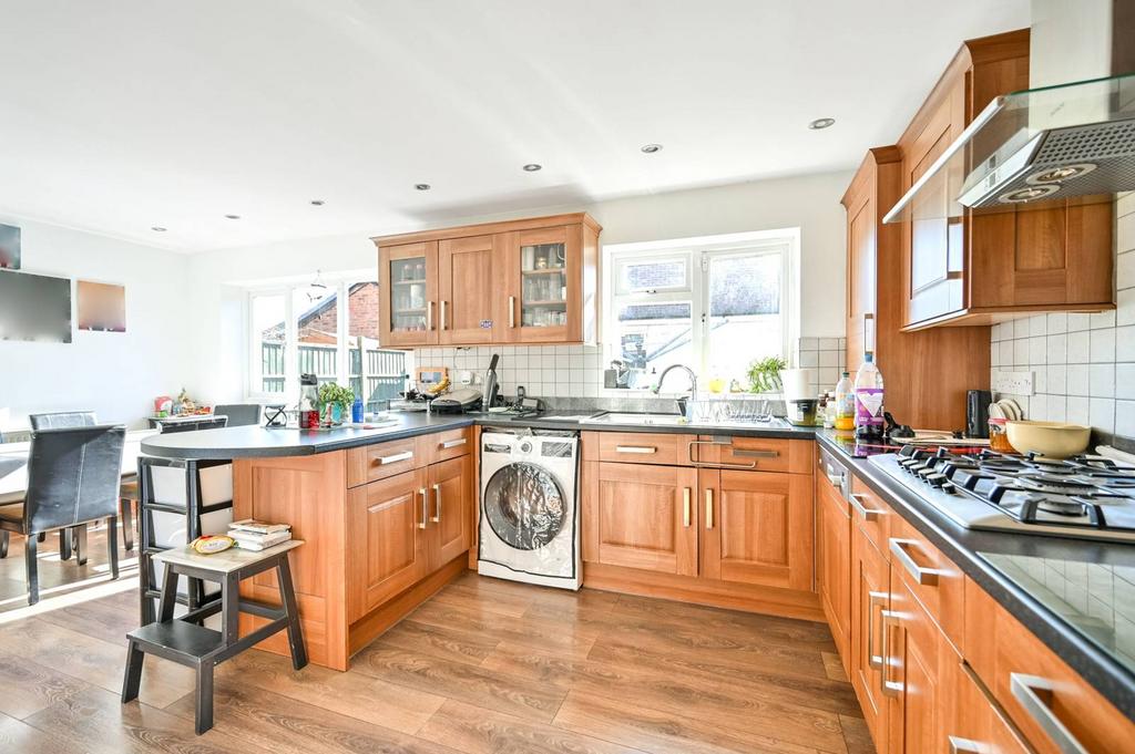 Thatchers Way, Isleworth, TW7 4 bed semidetached house £550,000