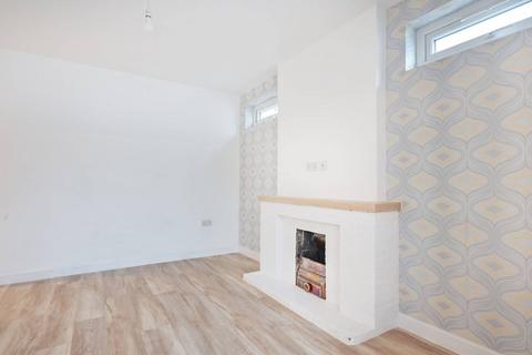 125 Rydens Way, Woking, GU22 9DG