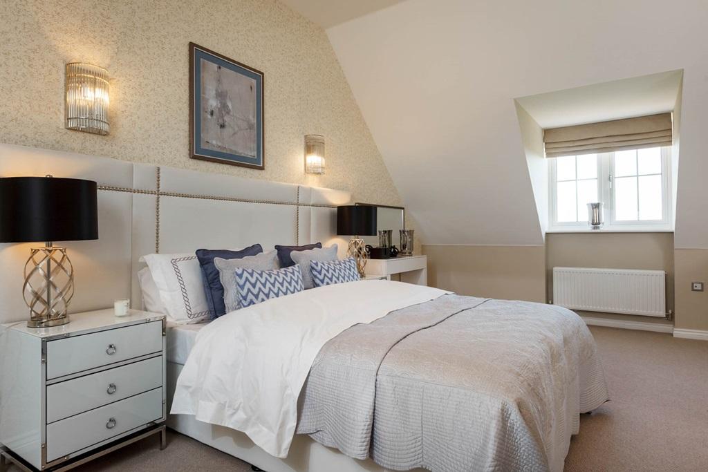 Main bedroom with plenty of space for storage...