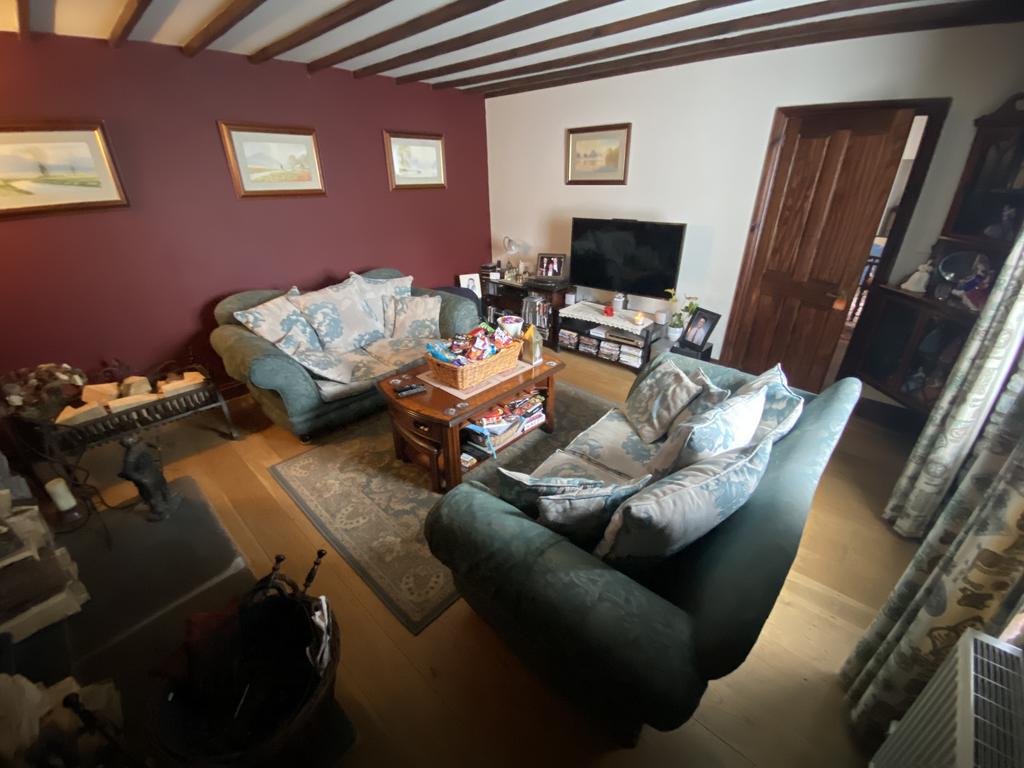 Living room (second angle)
