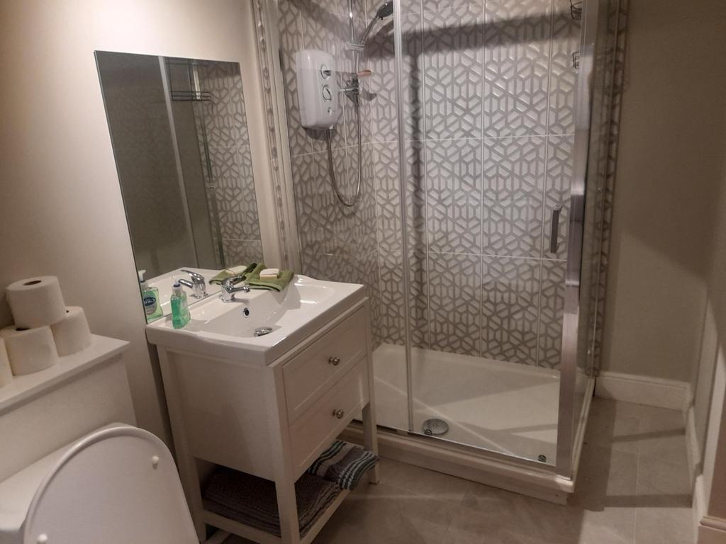 Shower room/utility room