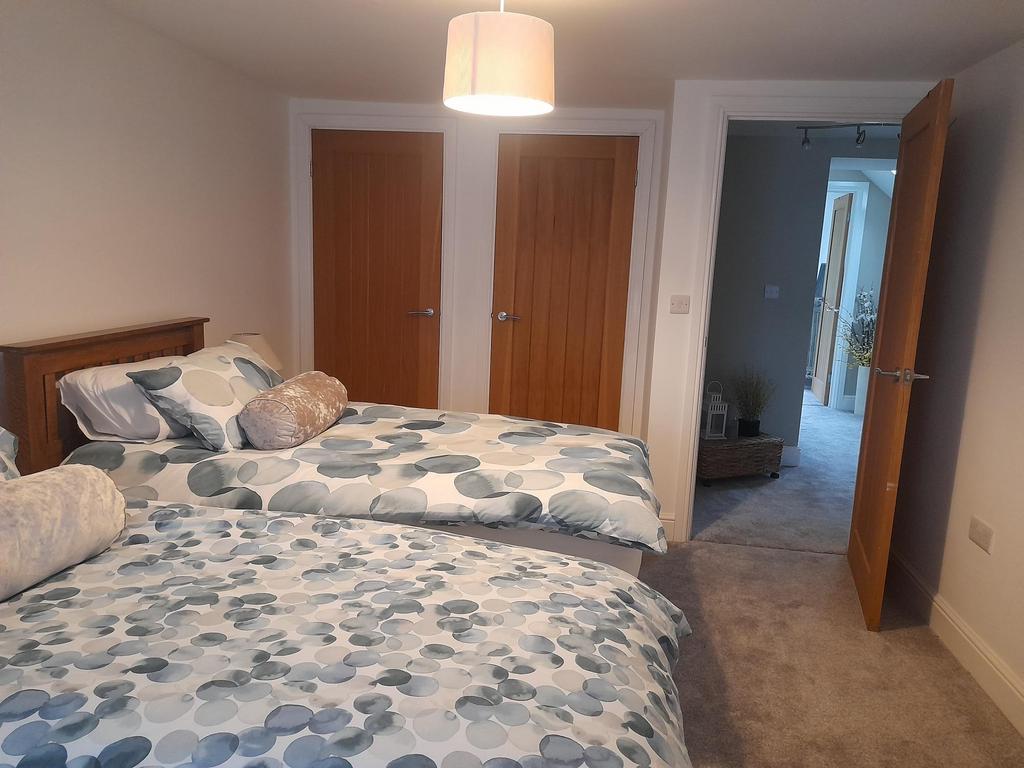 Front bedroom 2