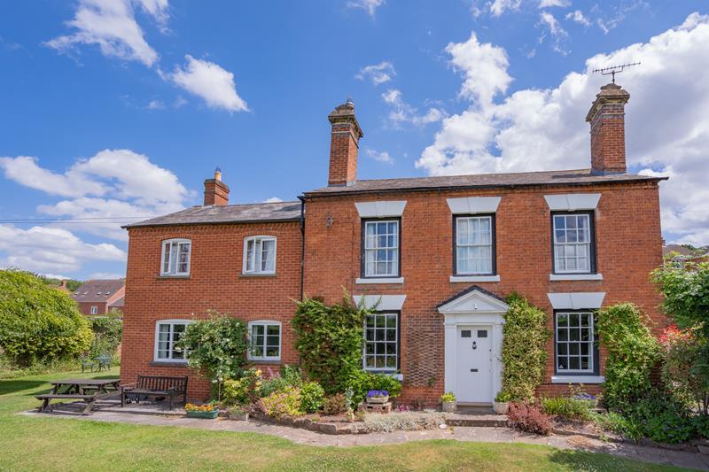 Oakland Lodge, The Homend, Ledbury, Herefordshire, HR8 5 bed detached