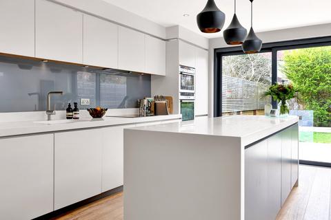 6 Dudley Gardens, London, W13 9LT