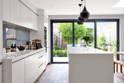 6 Dudley Gardens, London, W13 9LT