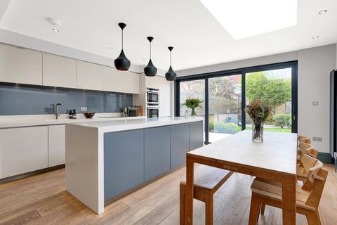 6 Dudley Gardens, London, W13 9LT