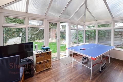 22 Oakview Close, Cheshunt, Waltham Cross, EN7 6LJ
