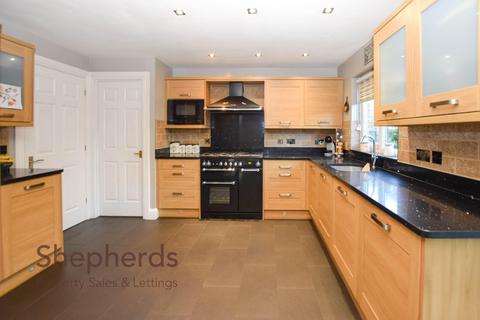 9 Hull Close, Cheshunt, Waltham Cross, EN7 6XG