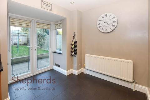 9 Hull Close, Cheshunt, Waltham Cross, EN7 6XG