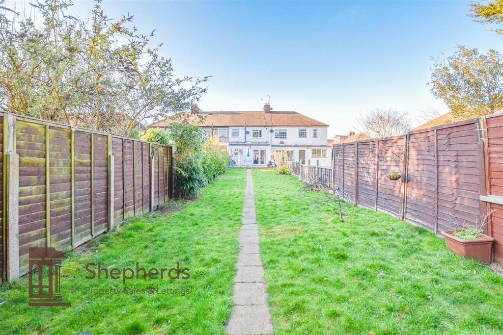 Meadway, Hoddesdon EN11 3 bed terraced house £485,000
